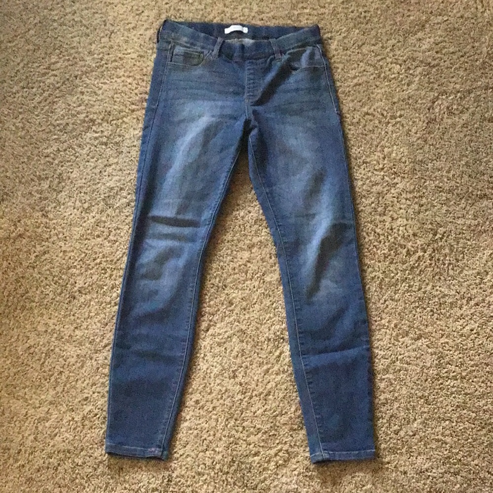 Light blue woman’s size M skinny jeans.